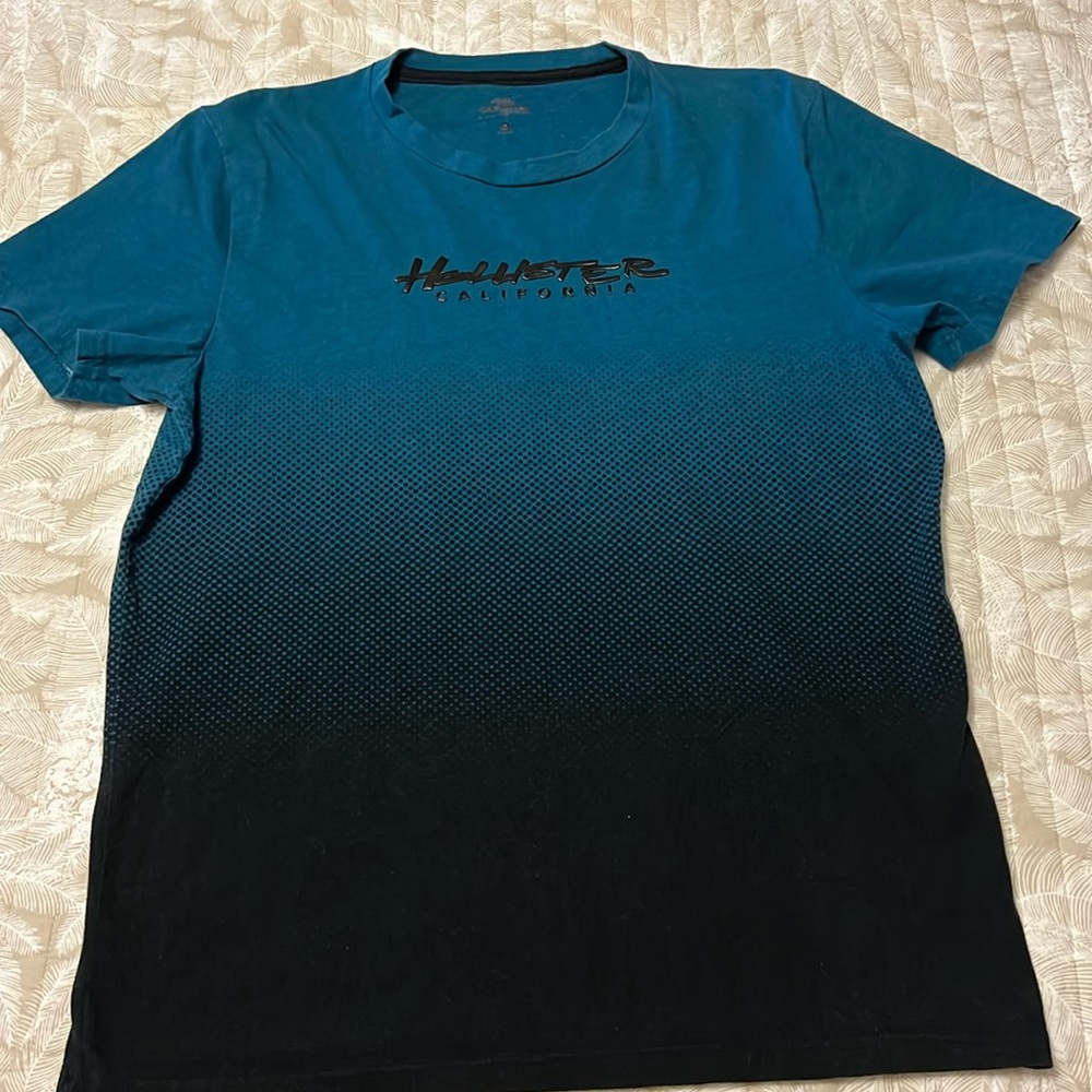 Men’s Hollister shirt